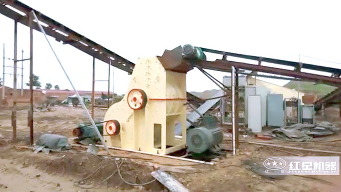 紅星雙站姿粉碎機用戶現場 紅星雙站姿粉碎機用戶現場
