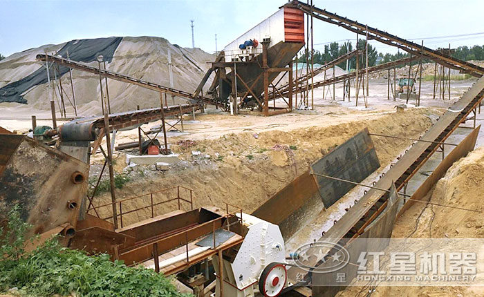 配置錘破的石料場(chǎng)