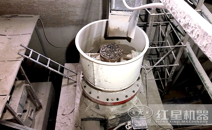 單杠圓錐破鵝卵石破碎現(xiàn)場(chǎng)