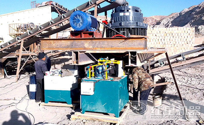 圓錐破鵝卵石破碎現(xiàn)場(chǎng)