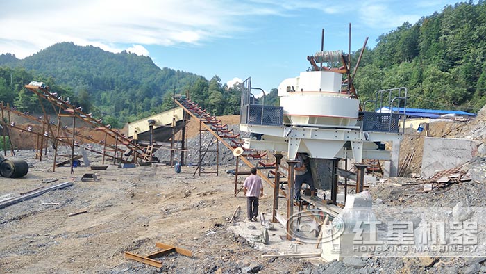 正在搭建的成套制砂機(jī)設(shè)備