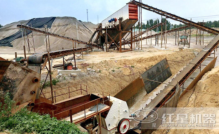 時(shí)產(chǎn)30方石子生產(chǎn)線錘式破碎機(jī)施工現(xiàn)場 時(shí)產(chǎn)30方石子生產(chǎn)線錘式破碎機(jī)施工現(xiàn)場