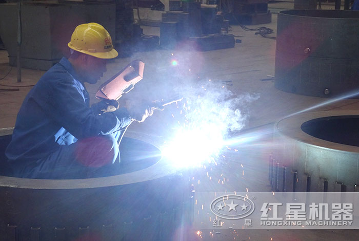 紅星機(jī)器技術(shù)工人作業(yè) 紅星機(jī)器技術(shù)工人作業(yè)
