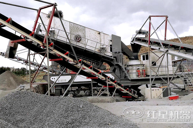 全新小型車載移動破碎機現場實圖