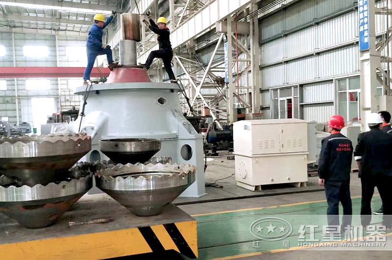 復合型圓錐破碎機工人作業車間 復合型圓錐破碎機工人作業車間