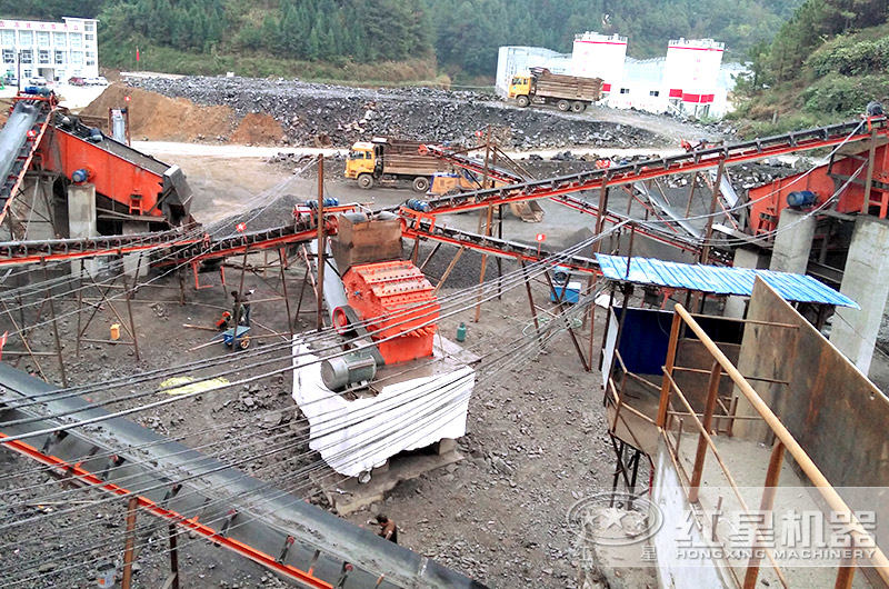 石頭磨沙子生產現場 石頭磨沙子生產現場