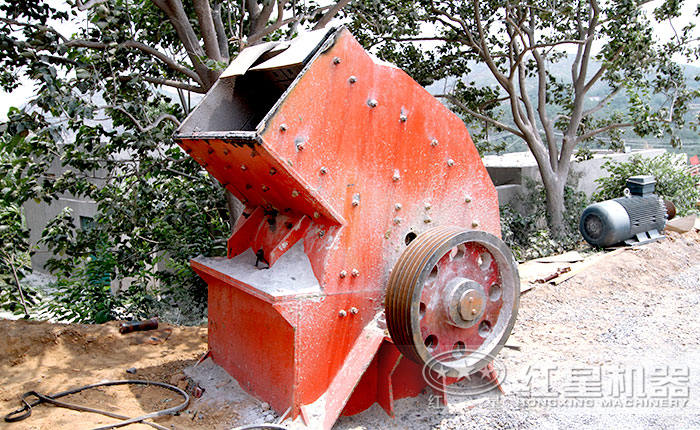 小型錘式石子破碎機(jī)現(xiàn)場(chǎng) 小型錘式石子破碎機(jī)現(xiàn)場(chǎng)
