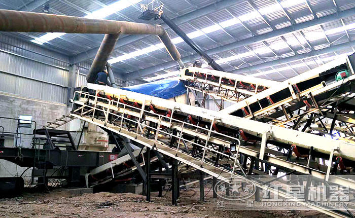 移動制砂機(jī)作業(yè)現(xiàn)場