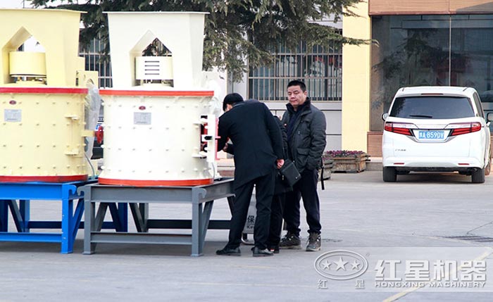 1000復(fù)合式破碎機(jī)車(chē)間現(xiàn)貨 1000復(fù)合式破碎機(jī)車(chē)間現(xiàn)貨