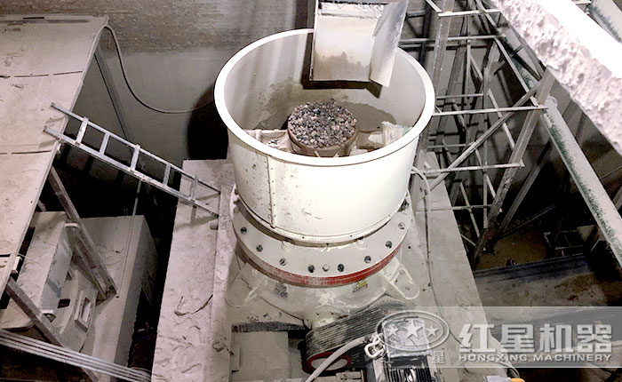 單杠圓錐破碎機現場 單杠圓錐破碎機現場