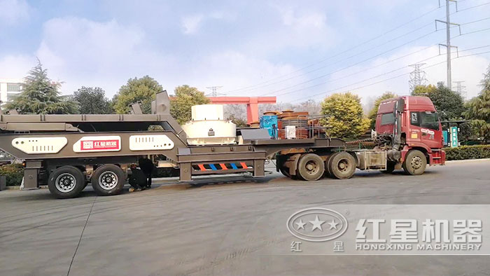 輪胎移動制砂機(jī)車頭牽引下到施工現(xiàn)場 輪胎移動制砂機(jī)車頭牽引下到施工現(xiàn)場