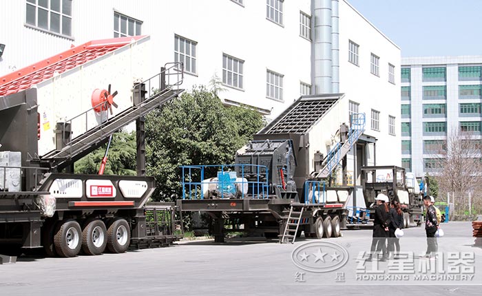 客戶參觀紅星可移動(dòng)砸石機(jī) 客戶參觀紅星可移動(dòng)砸石機(jī)