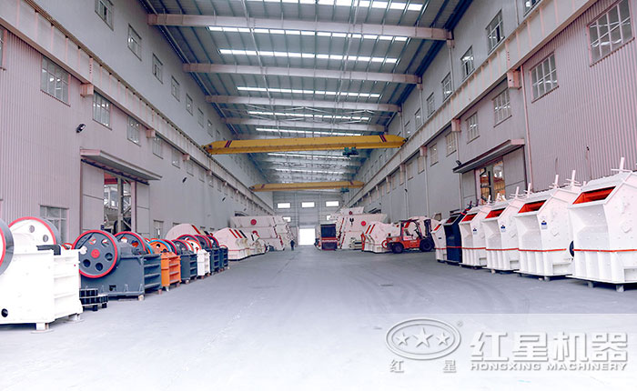 紅星機器廠區一角整齊待發的機器 紅星機器廠區一角整齊待發的機器