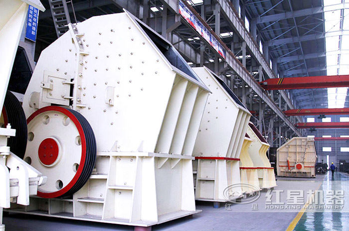 重錘式破碎機(jī)一臺機(jī)器頂兩臺用 重錘式破碎機(jī)一臺機(jī)器頂兩臺用