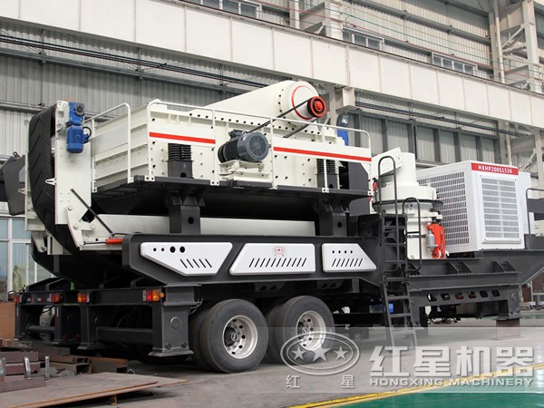 輪胎移動碎石機(jī)