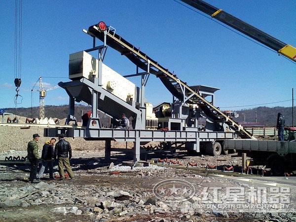 鵝卵石車(chē)載破碎機(jī)生產(chǎn)現(xiàn)場(chǎng)